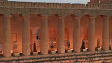 The Temple of Concordia, the Greek myths, the one of a kind garments of Dolce&Gabbana’s Alta Moda